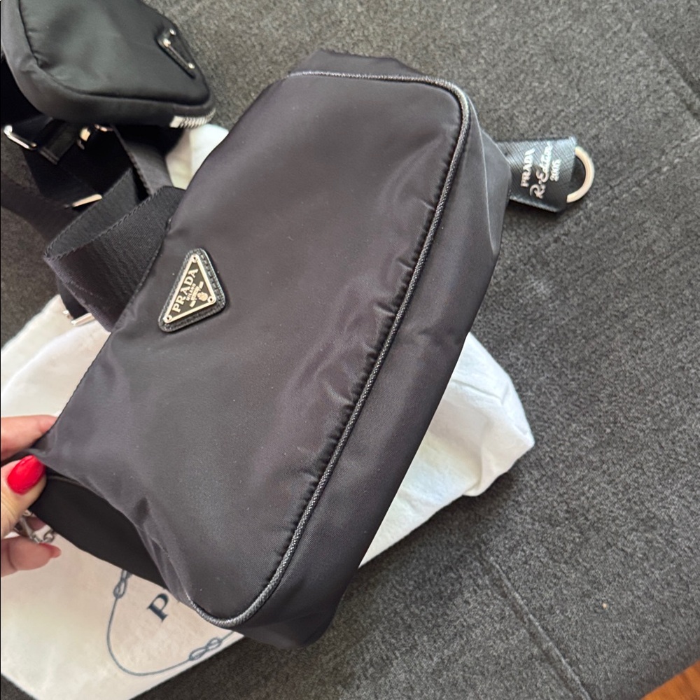 Prada Black Crossbody Bag with Iconic Design - Picture 8 of 10